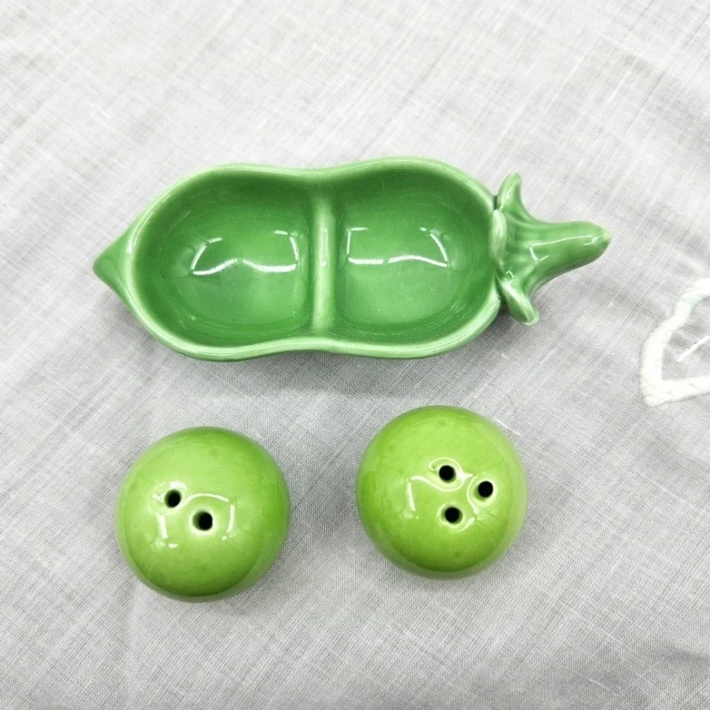 Kate Aspen Peas in a Pod Salt and Pepper Shakers Ceramic Kitchen‎ Kitchenware